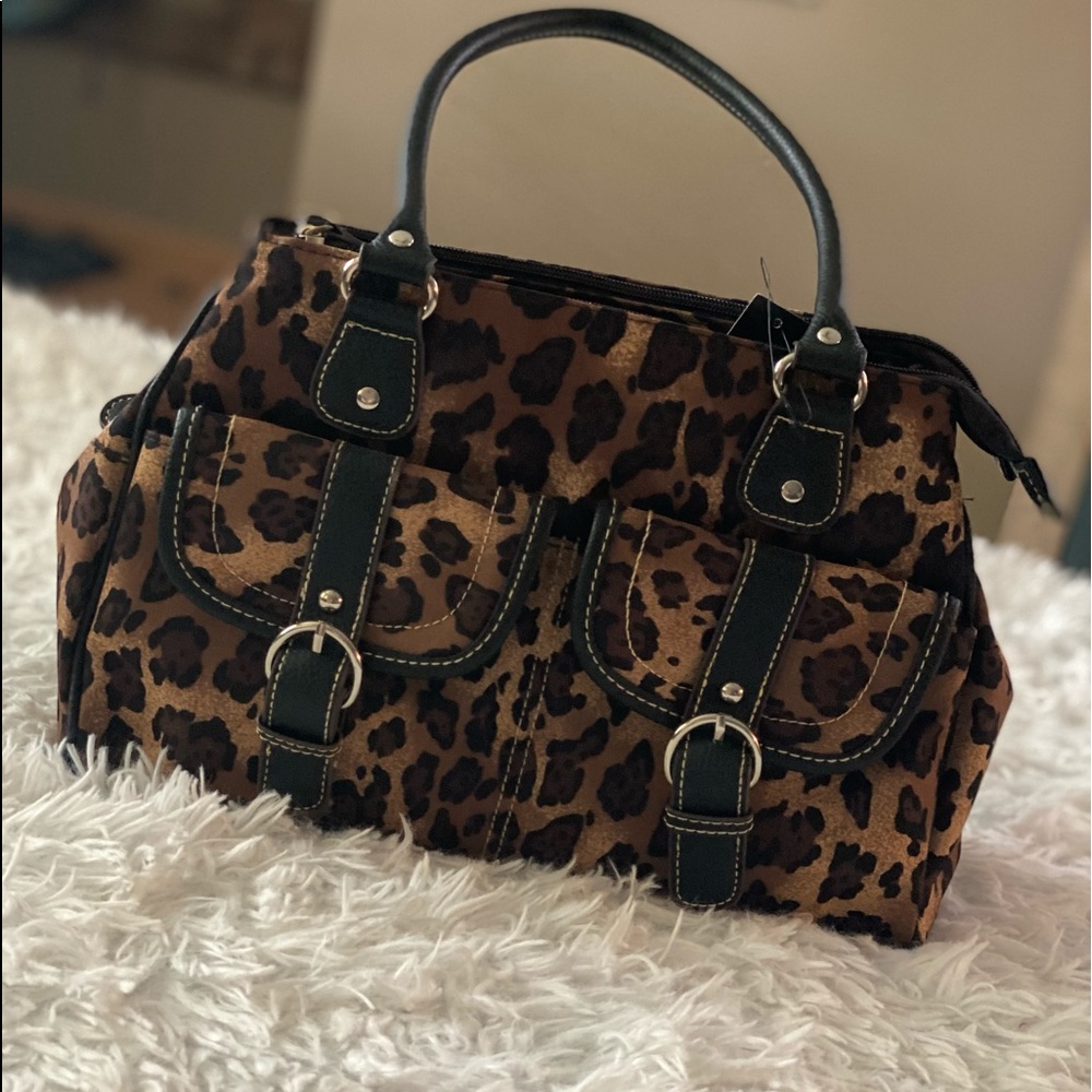 LEOPARD PRINT PURSE 3 zip compartments!